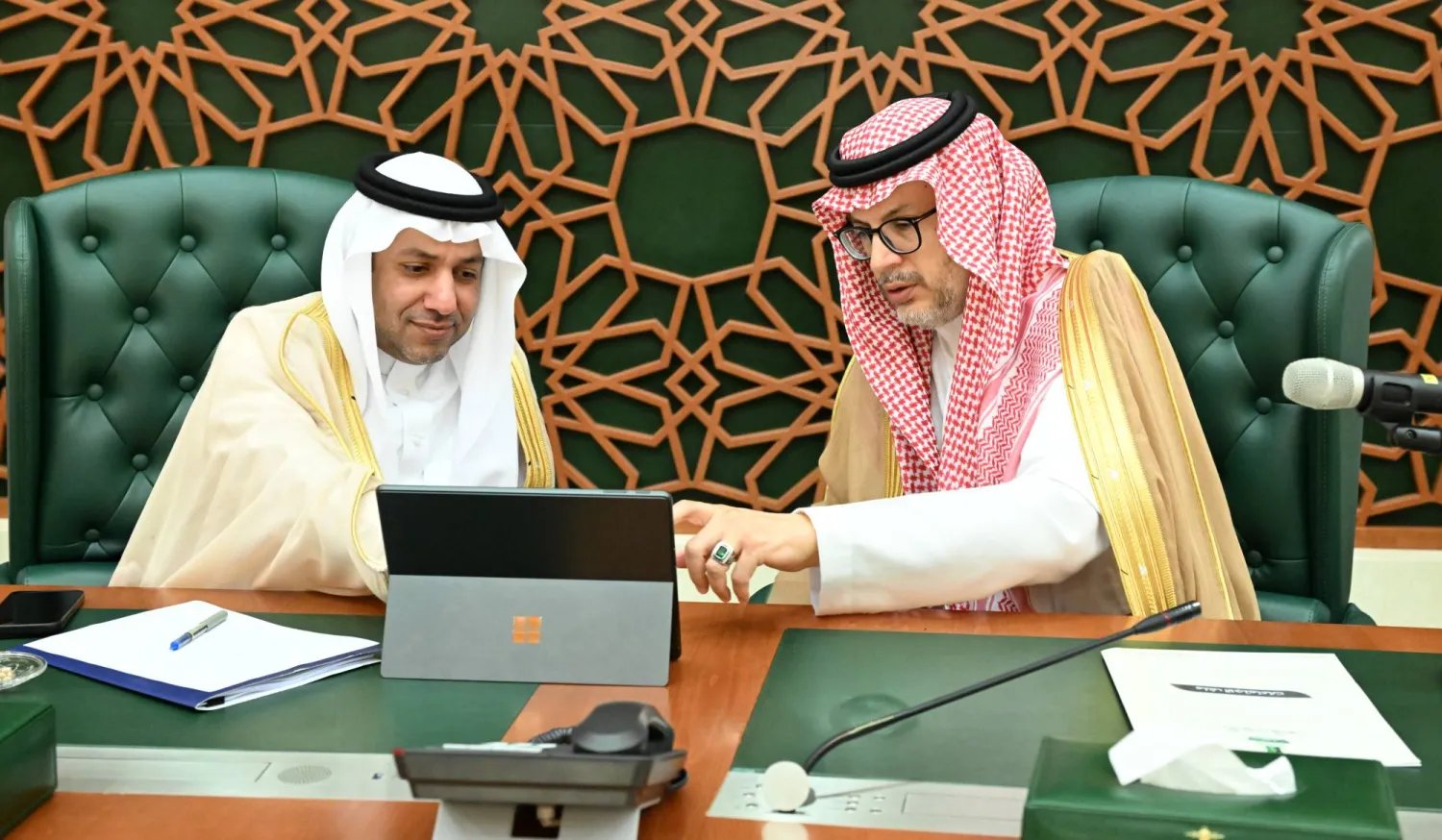 غلاف المقال